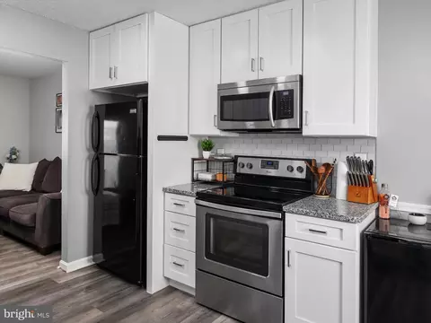 Kitchen - 520 Realm Ct E, Odenton, MD 21113 photo 2 of 3
