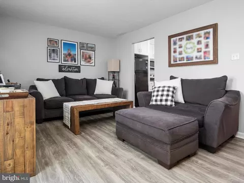 Living - 520 Realm Ct E, Odenton, MD 21113 photo 1 of 4