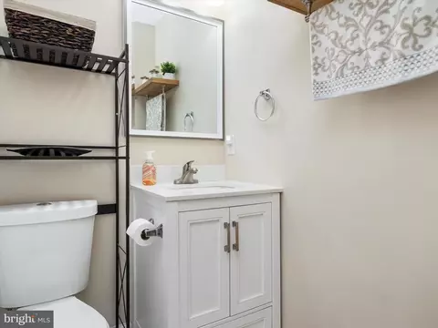 Bath - 520 Realm Ct E, Odenton, MD 21113 photo 3 of 4