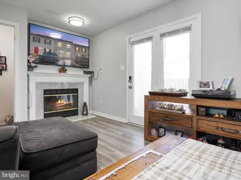 Living - 520 Realm Ct E, Odenton, MD 21113 photo 2 of 4