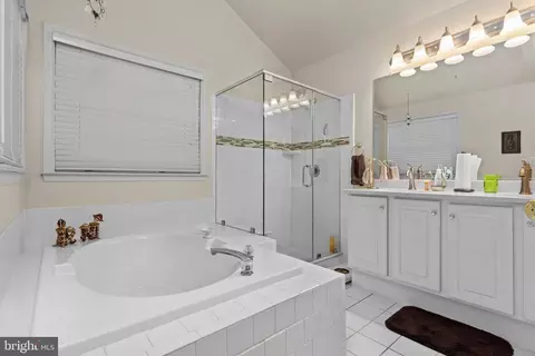 Bath - 706 Rusack Ct, Arnold, MD 21012 photo 3 of 4
