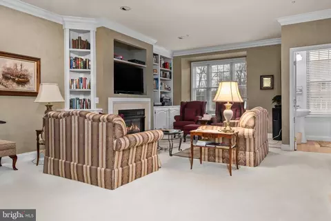 Living - 706 Rusack Ct, Arnold, MD 21012 photo 3 of 5