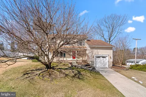 8390 Armstrong Dr, Pasadena, MD 21122