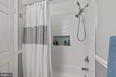 Bath - 8390 Armstrong Dr, Pasadena, MD 21122 photo 4 of 4