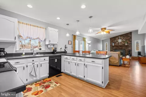 Kitchen - 8390 Armstrong Dr, Pasadena, MD 21122 photo 2 of 3