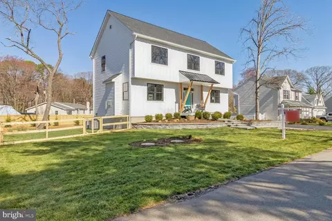7844 Bertha Rd, Pasadena, MD 21122 photo 2