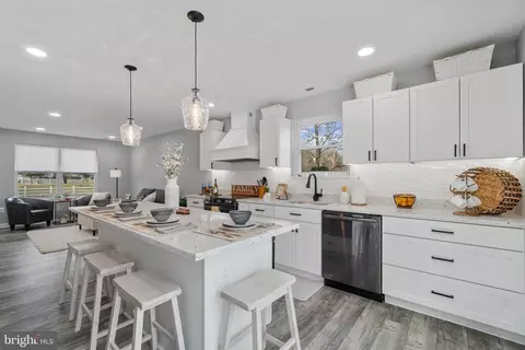 3335 Thomas Point Rd, Annapolis, MD 21403