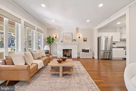 Living - 38 Murray Ave, Annapolis, MD 21401 photo 2 of 4