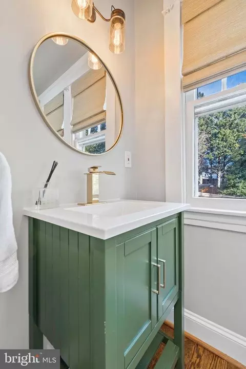 Bath - 38 Murray Ave, Annapolis, MD 21401 photo 1 of 3