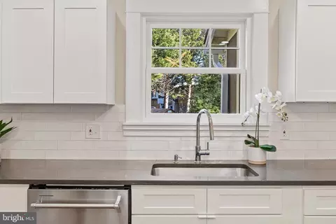 Kitchen - 38 Murray Ave, Annapolis, MD 21401 photo 6 of 8