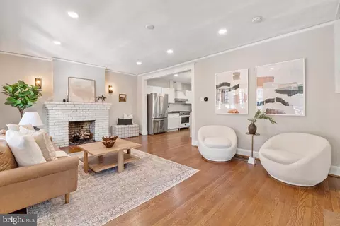 Living - 38 Murray Ave, Annapolis, MD 21401 photo 1 of 4