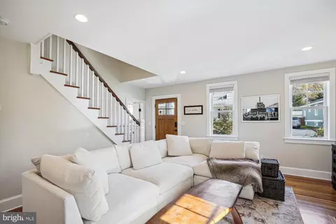 Living - 322 Adams St, Annapolis, MD 21403 photo 2 of 3