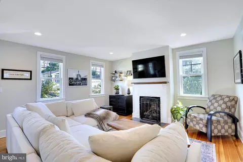 Living - 322 Adams St, Annapolis, MD 21403 photo 1 of 3