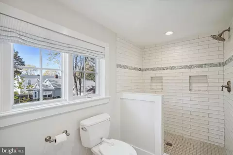 Bath - 322 Adams St, Annapolis, MD 21403 photo 2 of 4