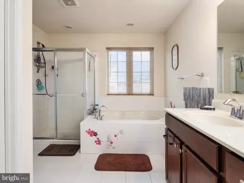 Bath - 8475 Winding Trl, Laurel, MD 20724 photo 3 of 5