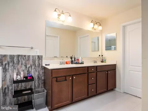 Bath - 8475 Winding Trl, Laurel, MD 20724 photo 2 of 5