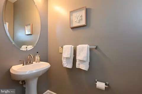 Bath - 1242 Needham Ct #25E, Crofton, MD 21114 photo 1 of 5
