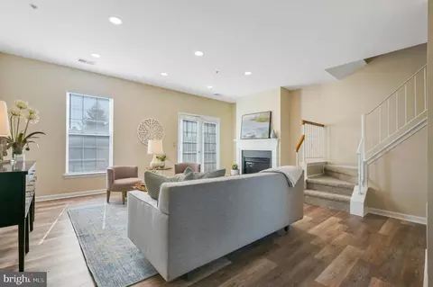 Living - 1242 Needham Ct #25E, Crofton, MD 21114 photo 3 of 5