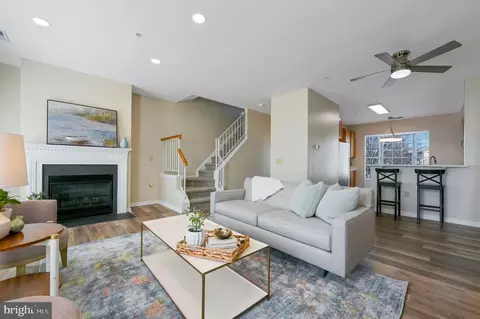 Living - 1242 Needham Ct #25E, Crofton, MD 21114 photo 5 of 5