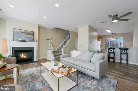 Living - 1242 Needham Ct #25E, Crofton, MD 21114 photo 1 of 5