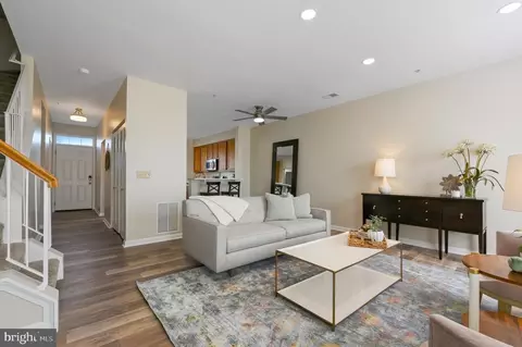 Living - 1242 Needham Ct #25E, Crofton, MD 21114 photo 2 of 5
