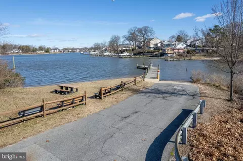 818 Riverside Dr, Pasadena, MD 21122 photo 3
