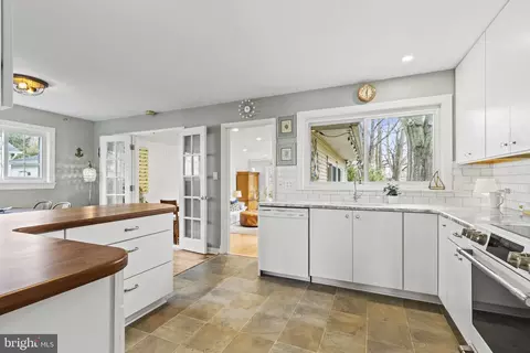 Kitchen - 20 Baldridge Rd, Annapolis, MD 21401 photo 3 of 3