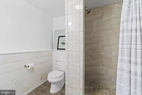 Bath - 20 Baldridge Rd, Annapolis, MD 21401 photo 2 of 3