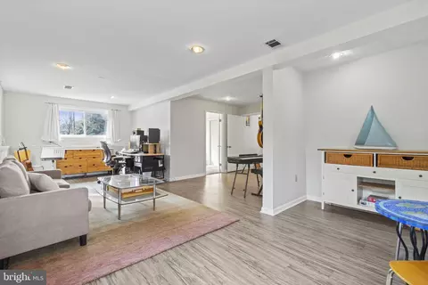 Living - 20 Baldridge Rd, Annapolis, MD 21401 photo 8 of 10