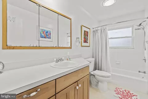 Bath - 20 Baldridge Rd, Annapolis, MD 21401 photo 1 of 3
