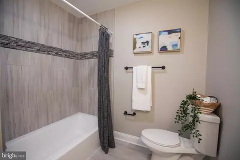 Bath - 1919 Hilltop Rd, Pasadena, MD 21122 photo 3 of 10