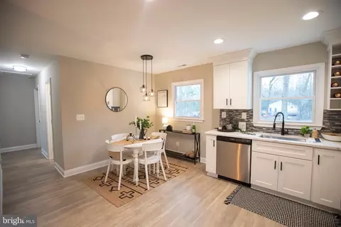 Kitchen - 1919 Hilltop Rd, Pasadena, MD 21122 photo 10 of 13