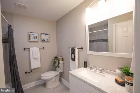 Bath - 1919 Hilltop Rd, Pasadena, MD 21122 photo 1 of 10