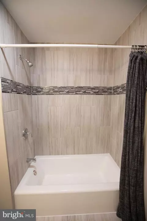 Bath - 1919 Hilltop Rd, Pasadena, MD 21122 photo 5 of 10