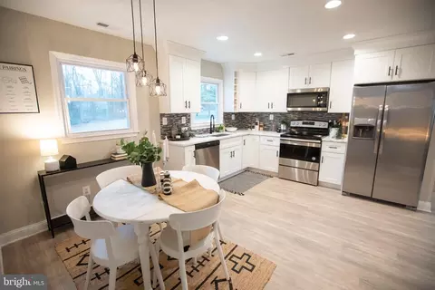 Kitchen - 1919 Hilltop Rd, Pasadena, MD 21122 photo 11 of 13