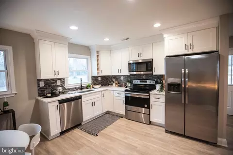 Kitchen - 1919 Hilltop Rd, Pasadena, MD 21122 photo 3 of 13