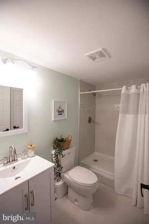 Bath - 1919 Hilltop Rd, Pasadena, MD 21122 photo 8 of 10