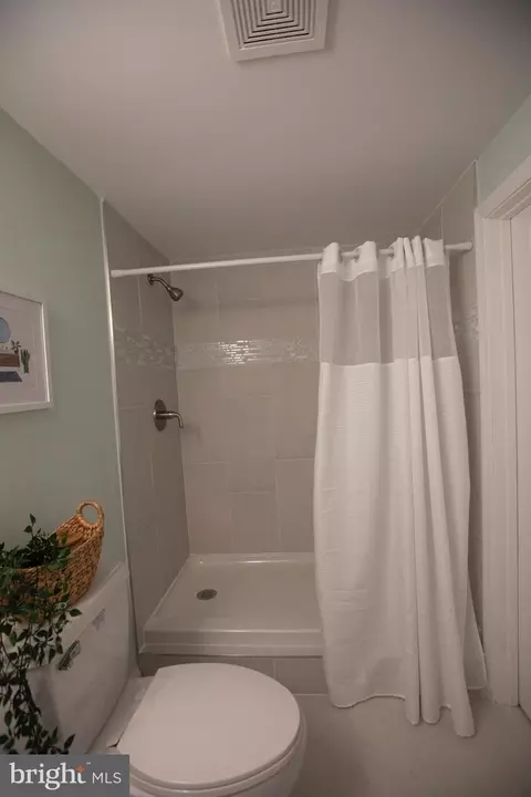 Bath - 1919 Hilltop Rd, Pasadena, MD 21122 photo 9 of 10