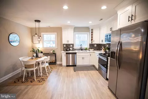 Kitchen - 1919 Hilltop Rd, Pasadena, MD 21122 photo 6 of 13