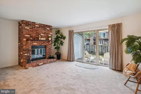 Living - 74 Gentry Ct, Annapolis, MD 21403 photo 2 of 4