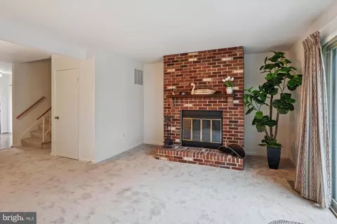 Living - 74 Gentry Ct, Annapolis, MD 21403 photo 4 of 4