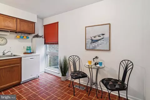 Kitchen - 74 Gentry Ct, Annapolis, MD 21403 photo 2 of 2
