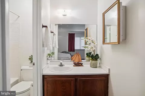 Bath - 74 Gentry Ct, Annapolis, MD 21403 photo 2 of 3