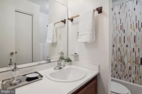 Bath - 74 Gentry Ct, Annapolis, MD 21403 photo 3 of 3