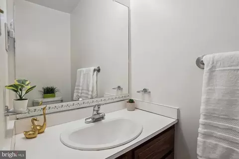 Bath - 74 Gentry Ct, Annapolis, MD 21403 photo 1 of 3
