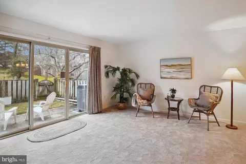 Living - 74 Gentry Ct, Annapolis, MD 21403 photo 3 of 4