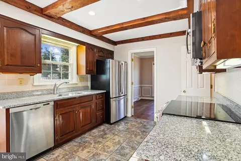 Kitchen - 144 Cardamon Dr, Edgewater, MD 21037 photo 4 of 5