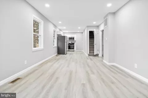 Entry Way - 320 Seward Ave, Brooklyn, MD 21225 photo 1 of 1