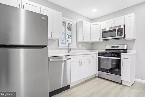 Kitchen - 320 Seward Ave, Brooklyn, MD 21225 photo 2 of 3