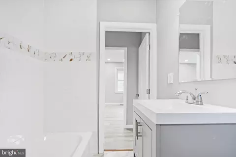 Bath - 320 Seward Ave, Brooklyn, MD 21225 photo 2 of 4